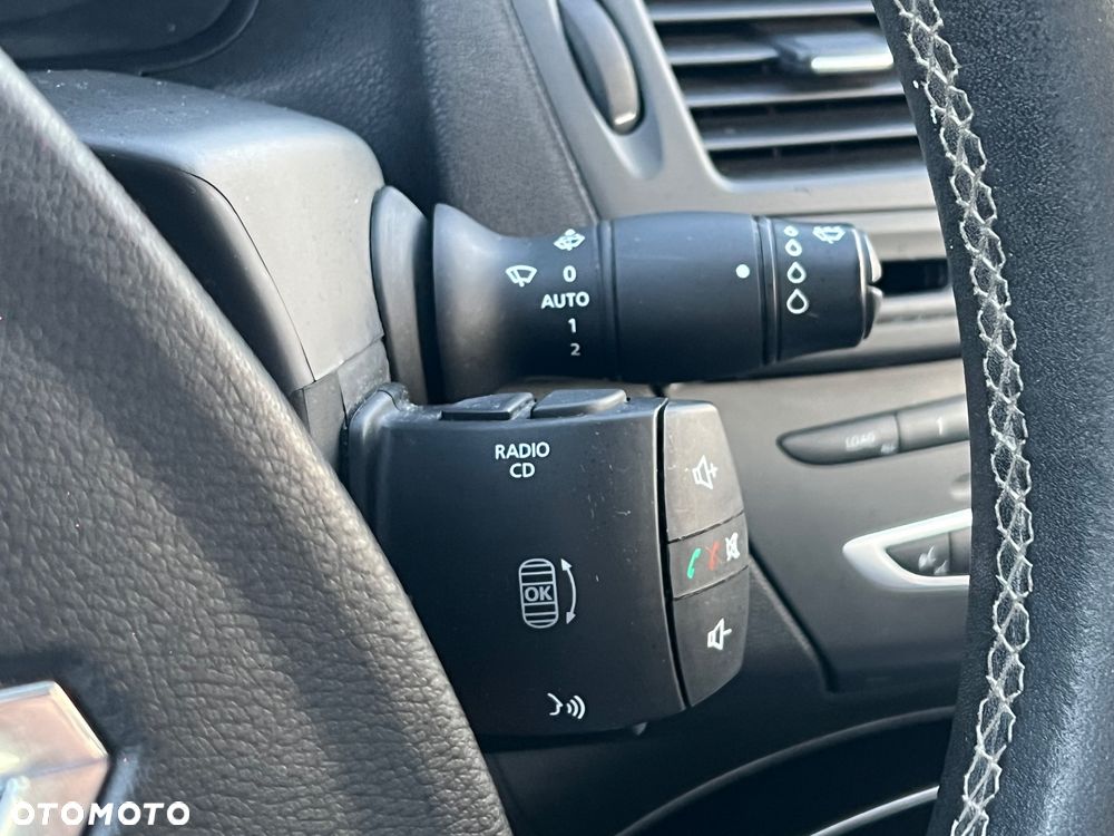 Renault Laguna dCi 180 FAP GT - 25