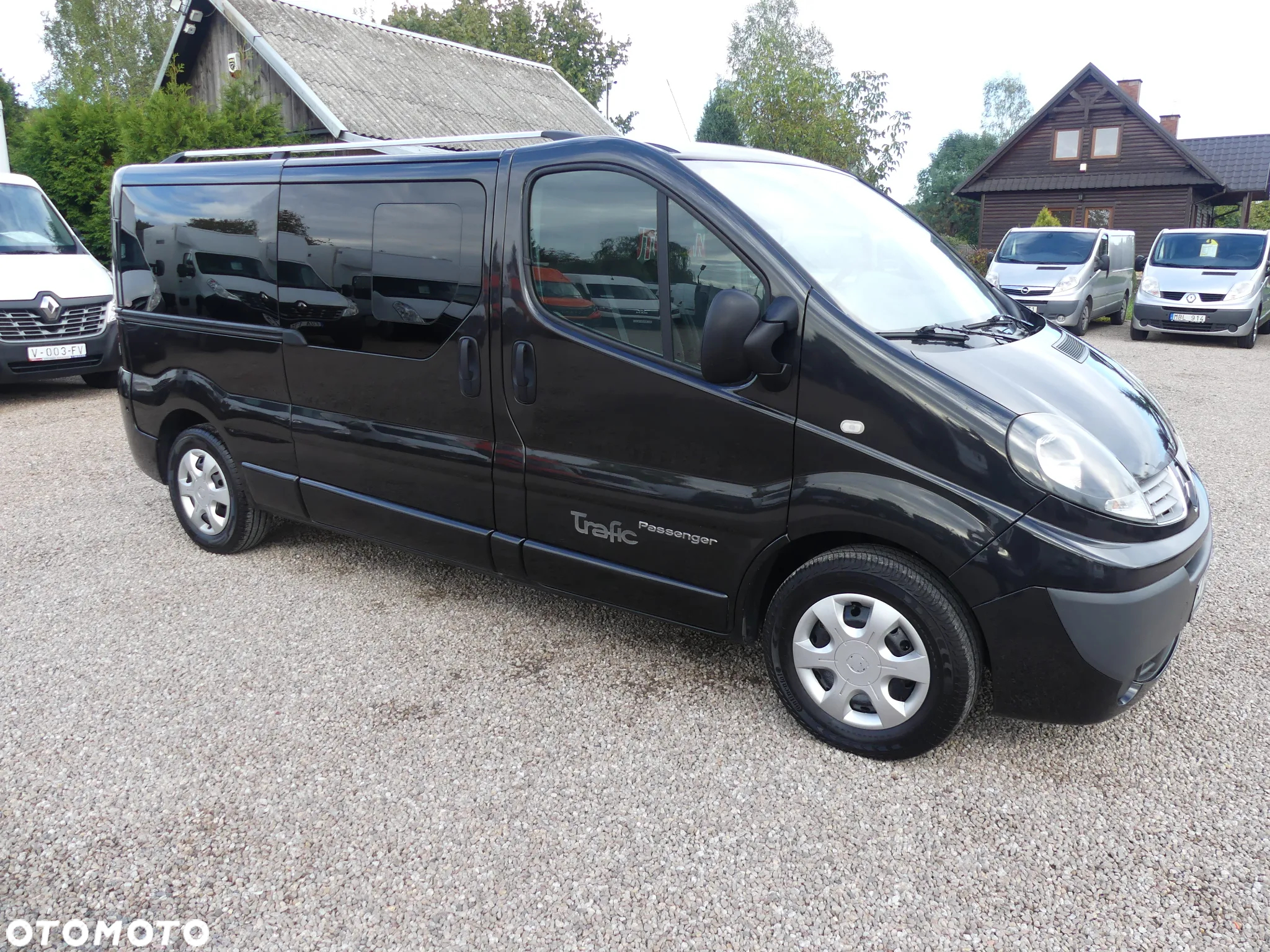Renault Trafic 2.0 dCi 115 FAP Grand Passenger Black Edition - 3