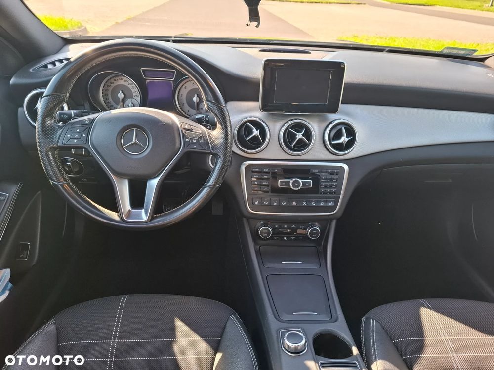 Mercedes-Benz GLA 250 7G-DCT - 10