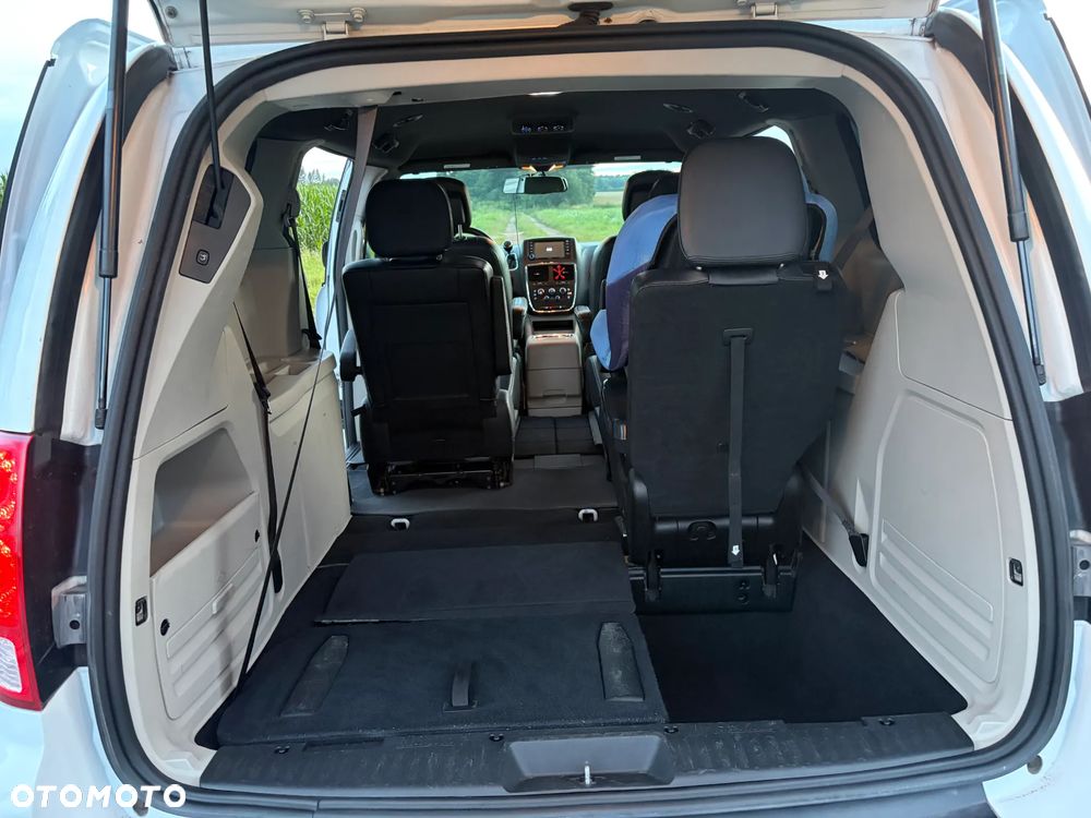 Dodge Grand Caravan - 14