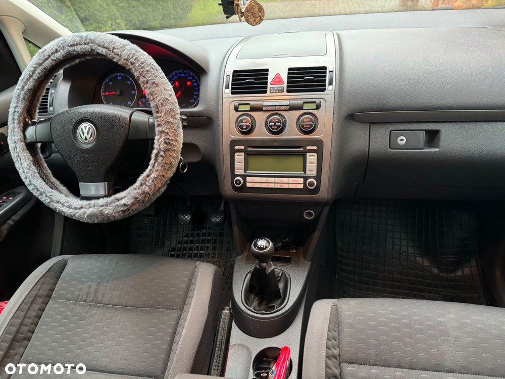 Volkswagen Touran - 2