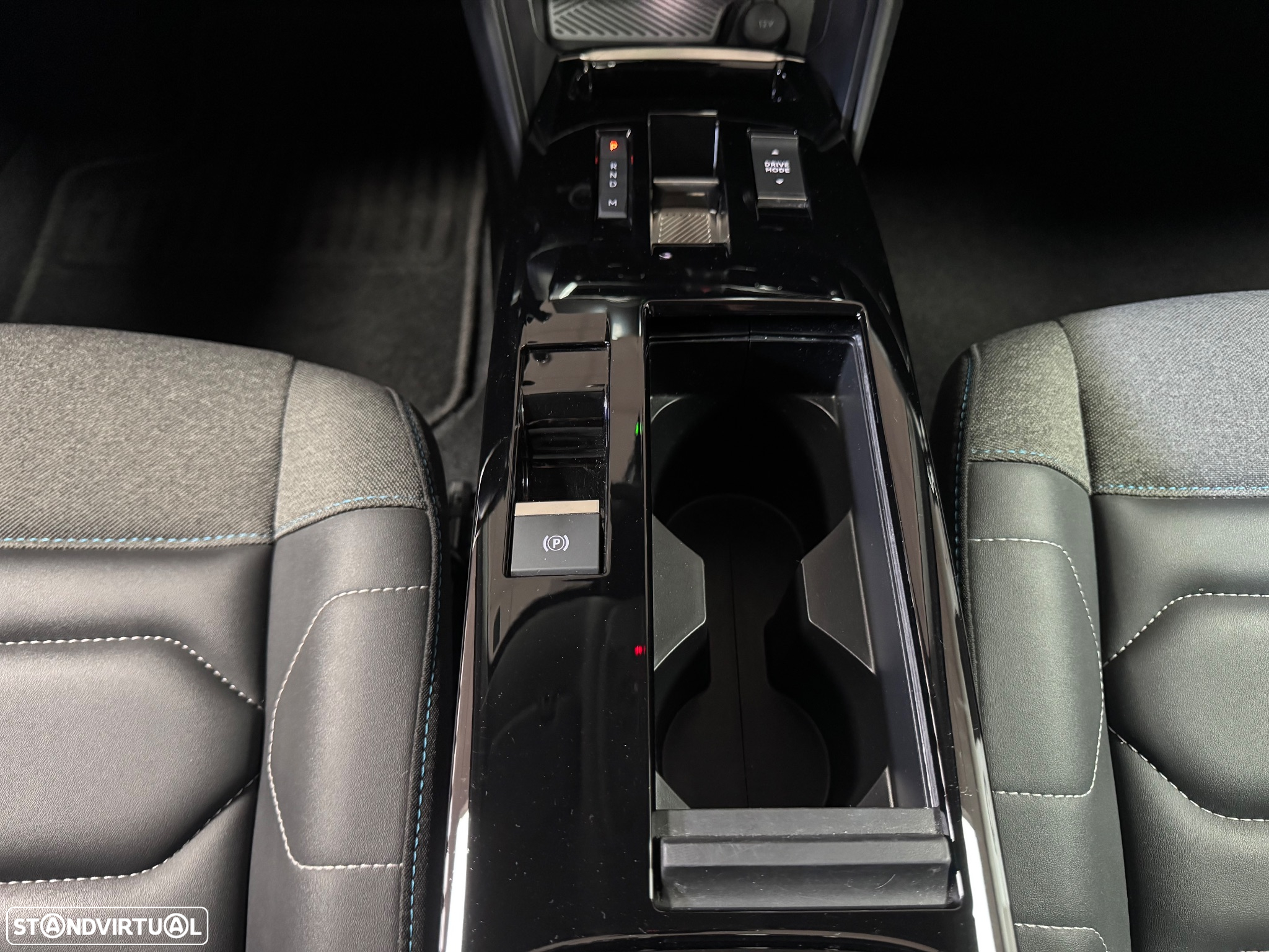 Citroën C4 PureTech 155 Stop&Start EAT8 SHINE - 31