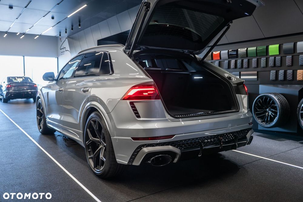Audi RS Q8 - 8