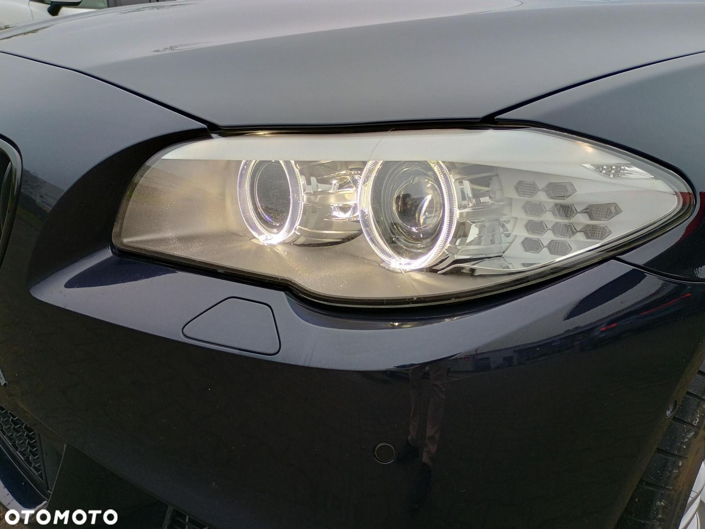 BMW Seria 5 550i xDrive - 25