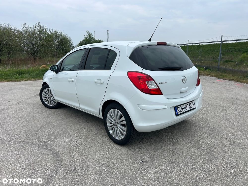 Opel Corsa 1.2 16V Essentia - 4