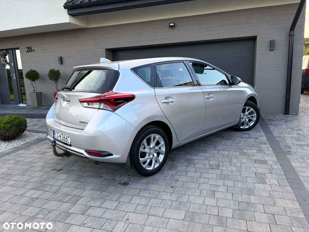 Toyota Auris 1.6 Premium - 10