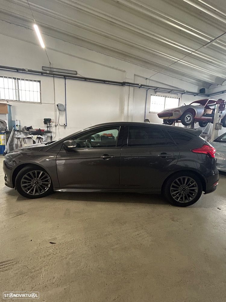 Ford Focus 1.0 EcoBoost ST-Line - 2