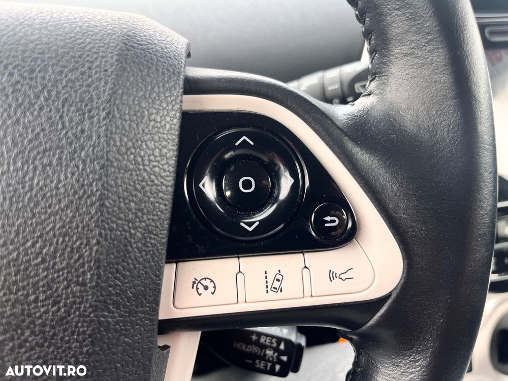 Toyota Prius (Hybrid) Sol - 32