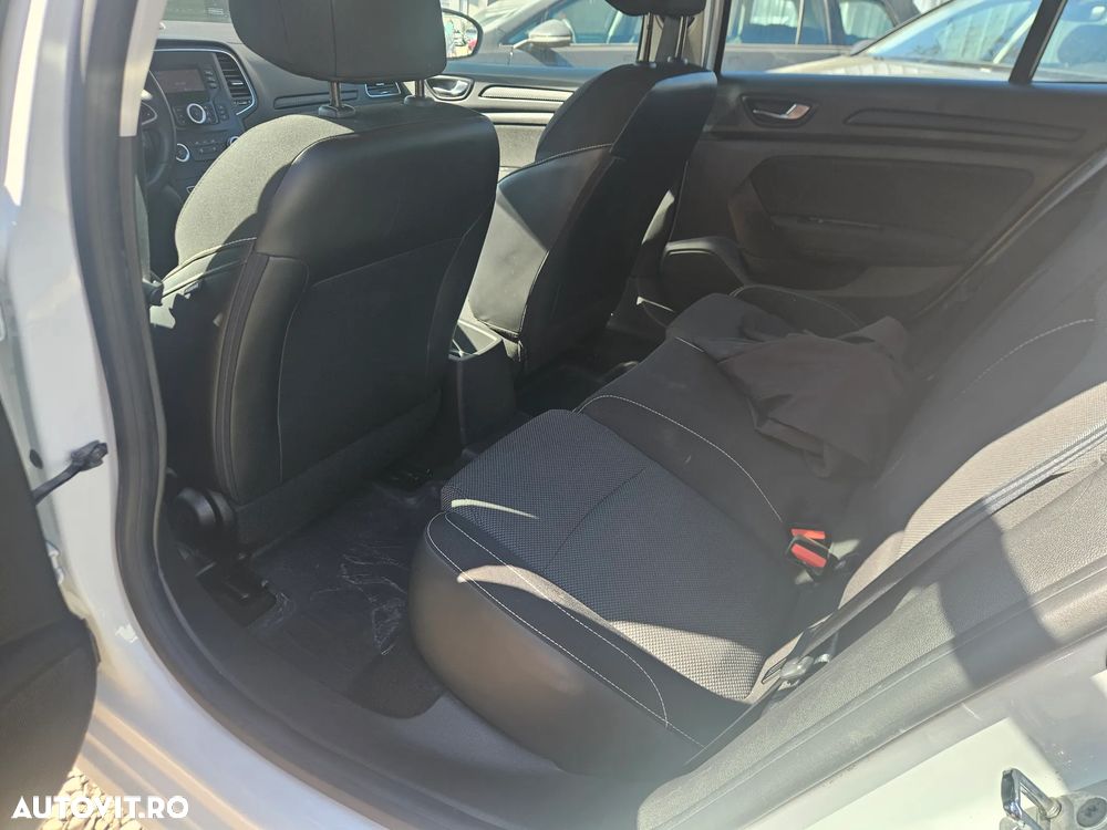 Renault Megane TCe Zen - 8