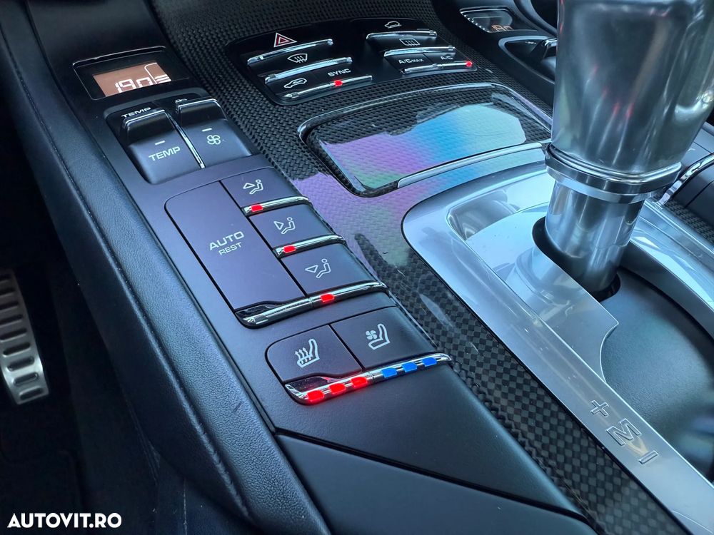 Porsche Cayenne 4.8 L Turbo - 16