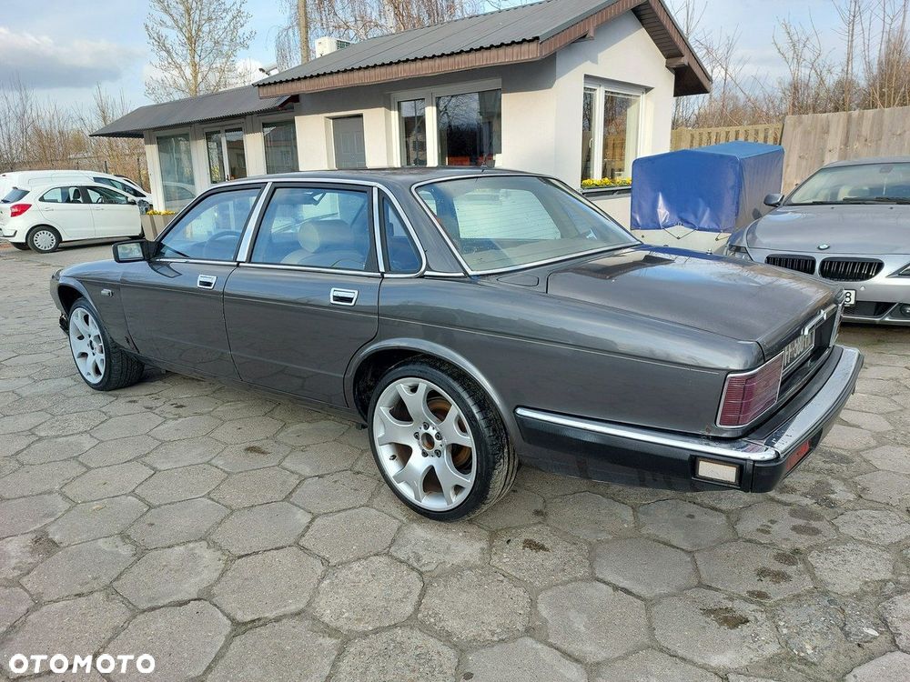 Jaguar XJ - 5
