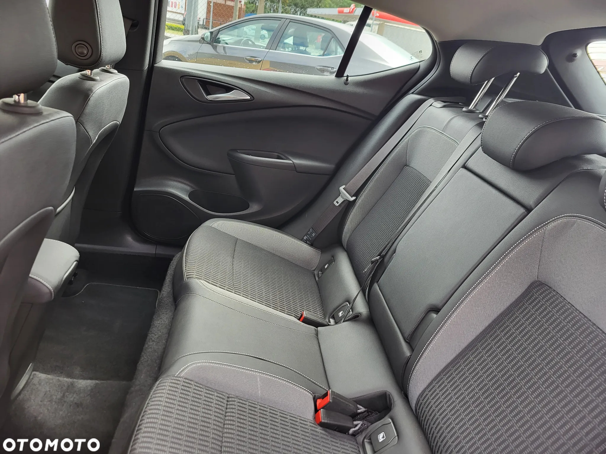 Opel Astra 1.2 Turbo Elegance - 8