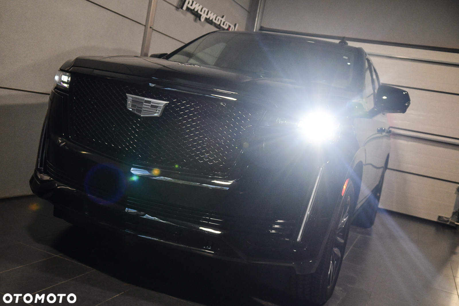 Cadillac Escalade - 9