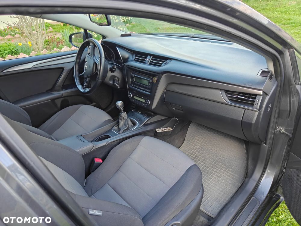 Toyota Avensis 1.6 D-4D Active - 14