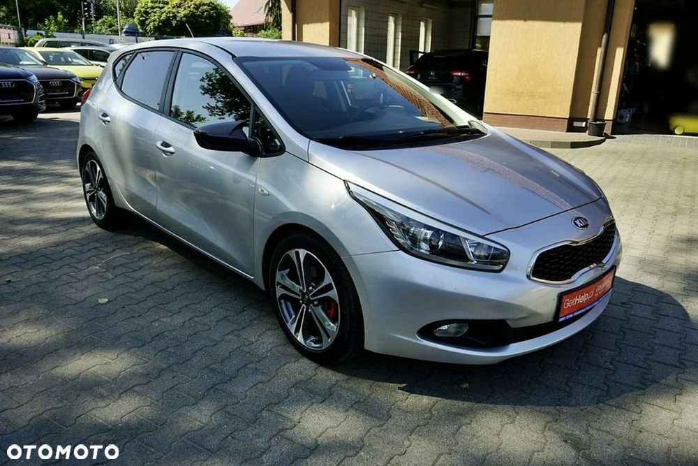 Kia Ceed - 12