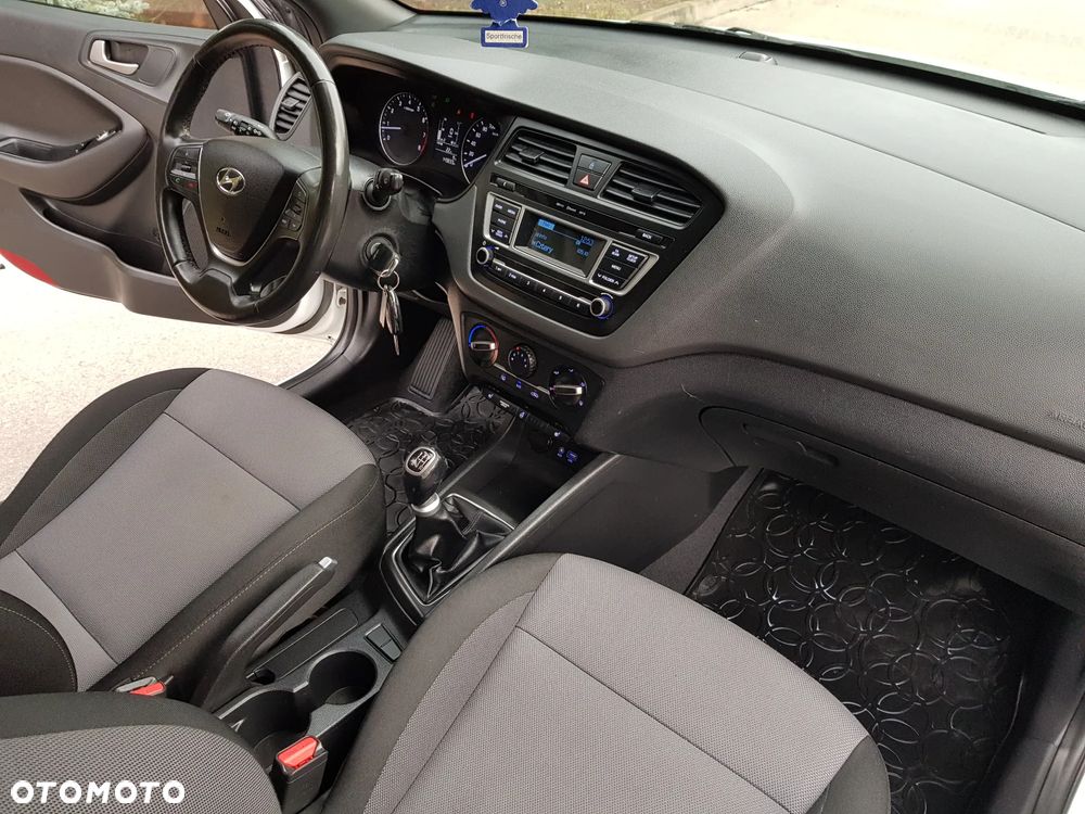 Hyundai i20 blue 1.2 Trend - 25