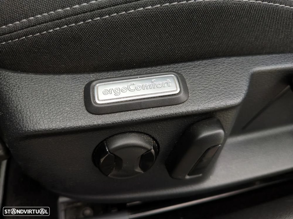VW Passat Variant 1.6 TDI Business DSG - 30