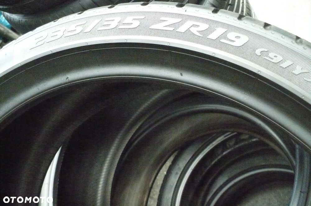 2x PIRELLI P Zero PZ4 235/35R19 5,3mm 6,2mm 2022 - 3