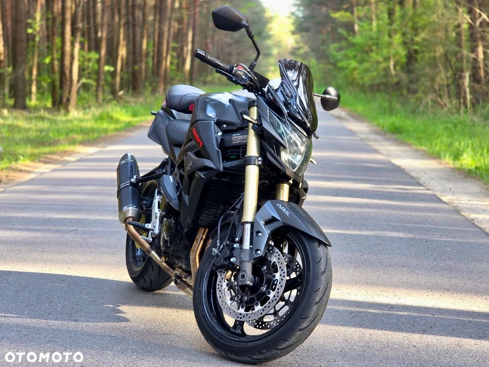 Suzuki GSR - 2