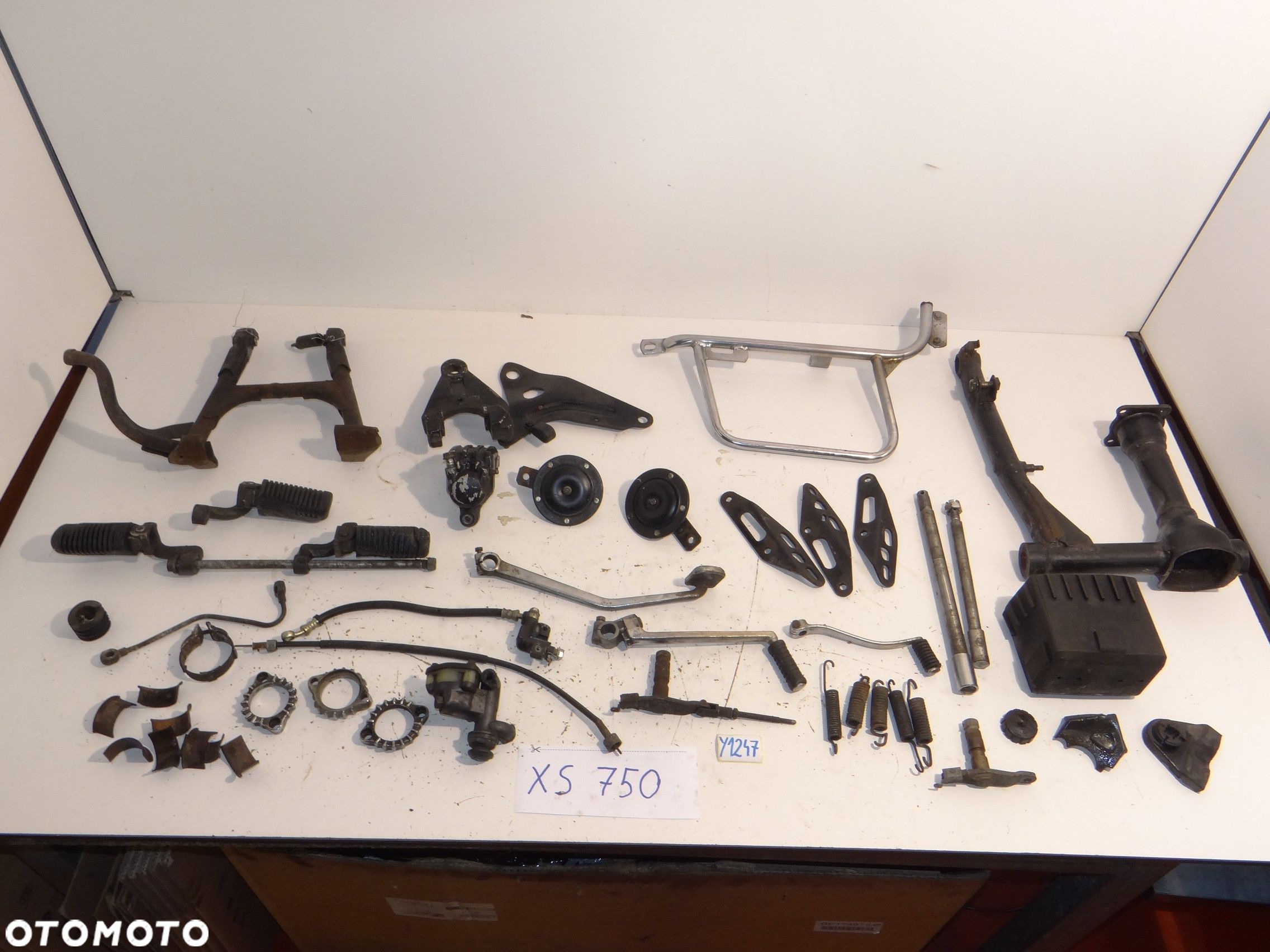 Yamaha XS 750 wahacz dźwignia hamulca zmiany biegów kopniak podnóżki zacisk pompa hamulca ośka koła Y1247 - 1