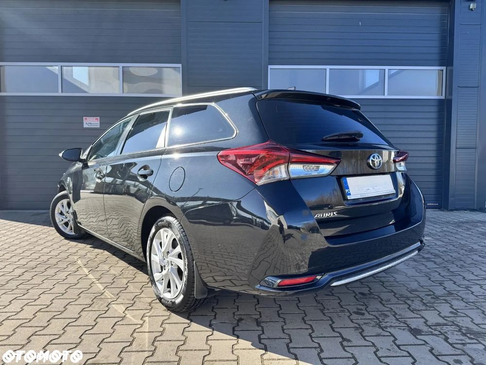 Toyota Auris 1.6 Selection - 5