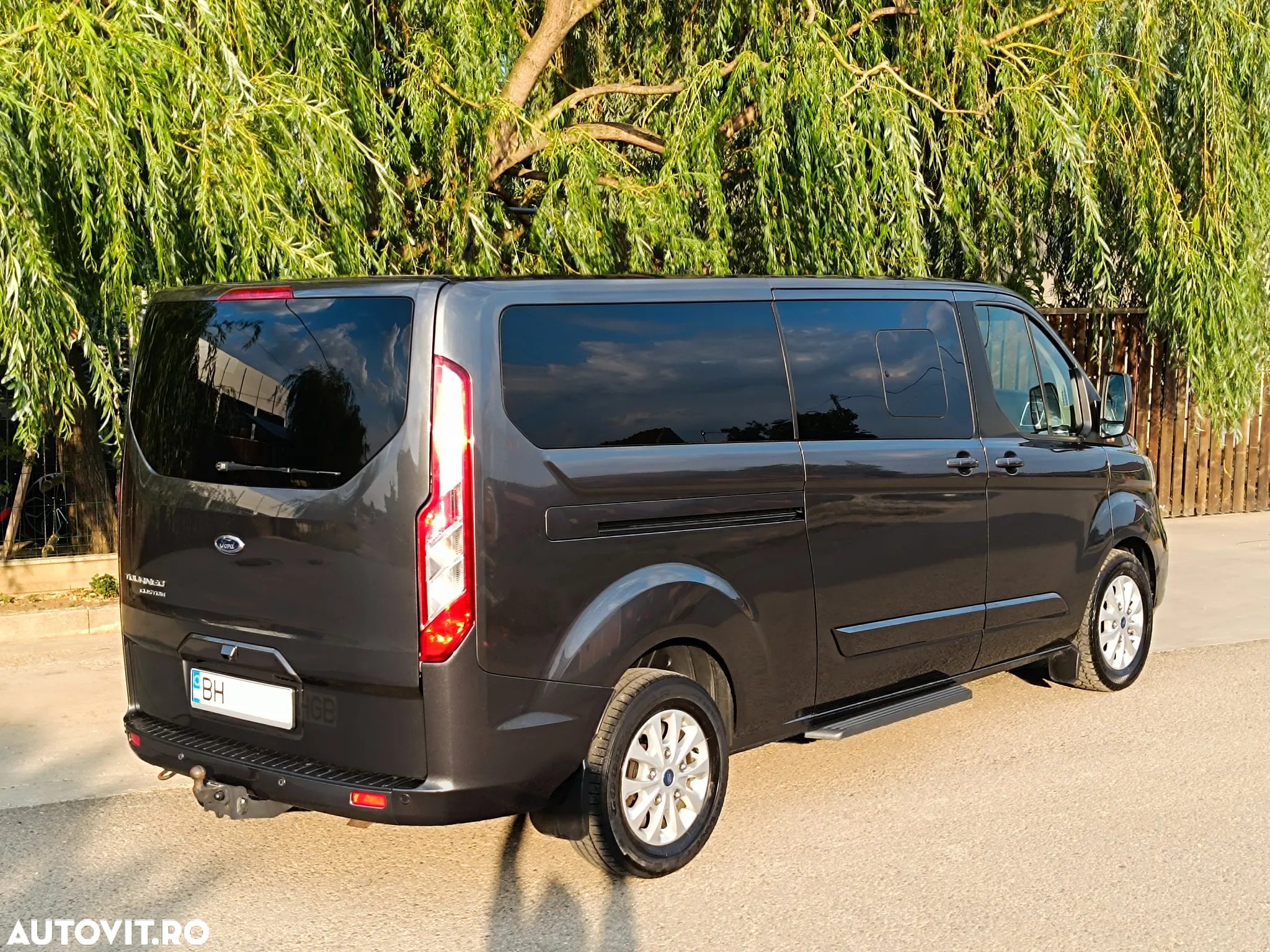 Ford Tourneo Custom Bus 320 2.0 EcoBlue 170 CP L2H1 Titanium Aut. - 6