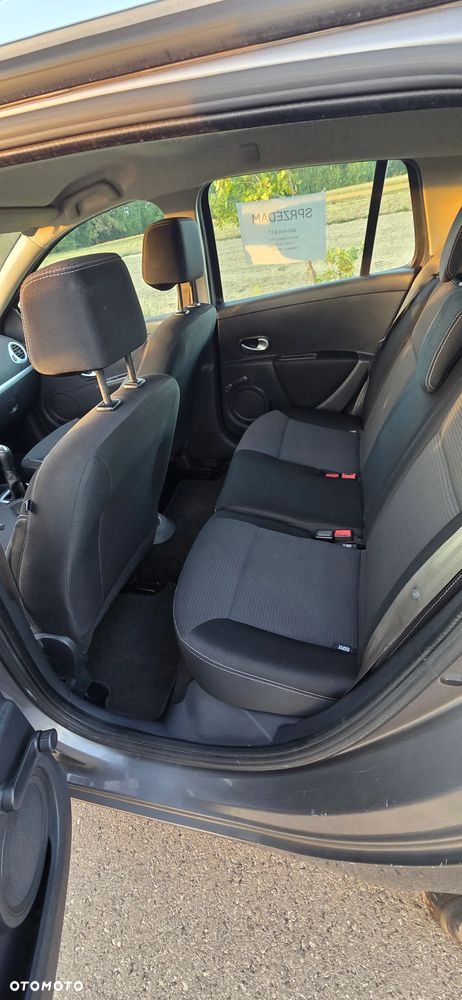 Renault Clio - 11