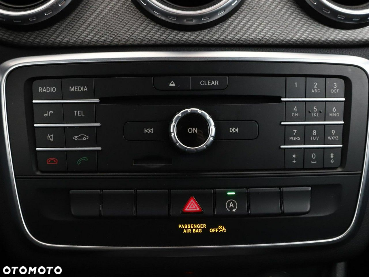 Mercedes-Benz GLA - 25