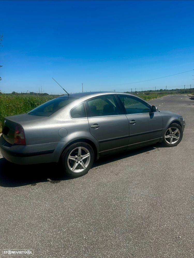 VW Passat 1.9 TDi Comfortline - 2