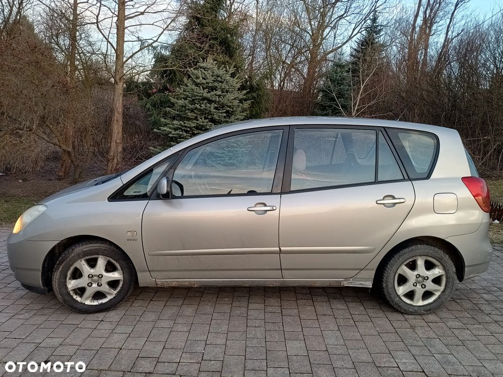 Toyota Corolla Verso - 3