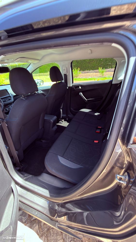 Peugeot 2008 1.2 PureTech Style - 8