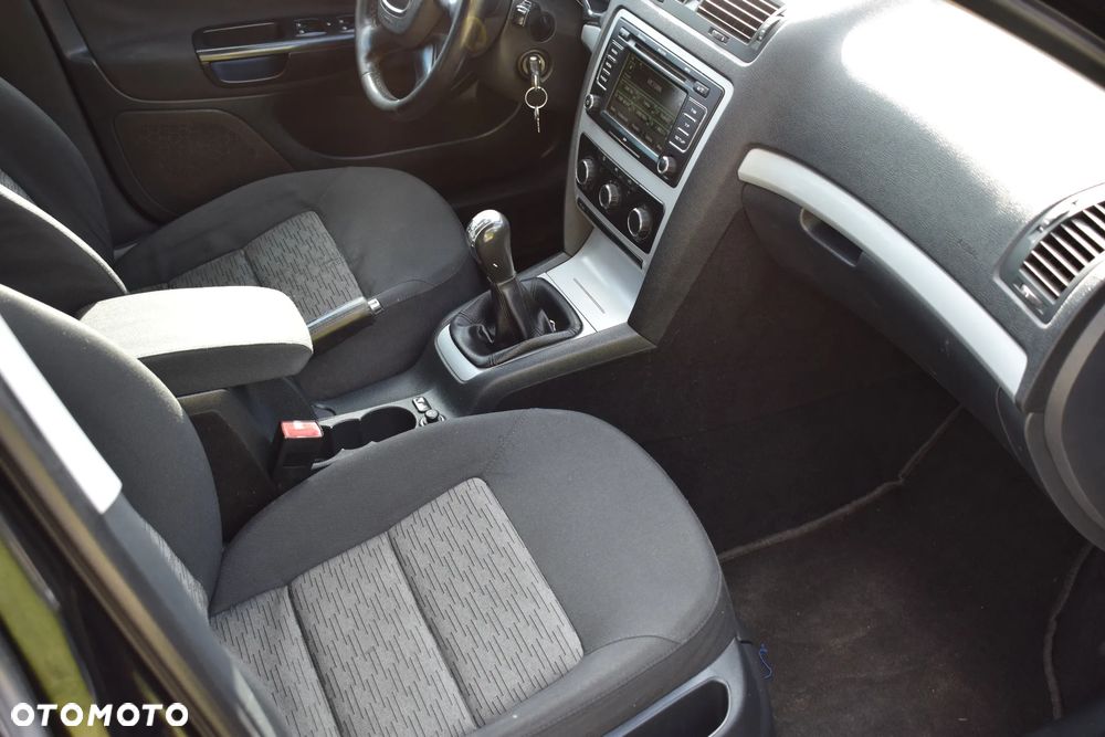 Skoda Octavia 2011 photo 2