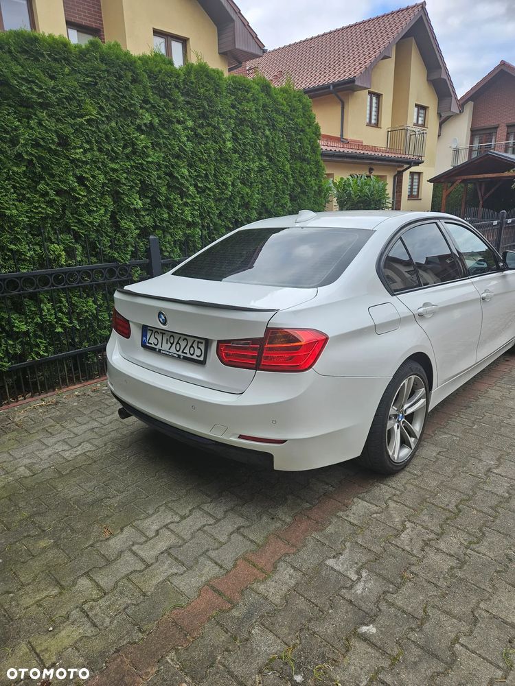 BMW Seria 3 318d Sport Line - 23
