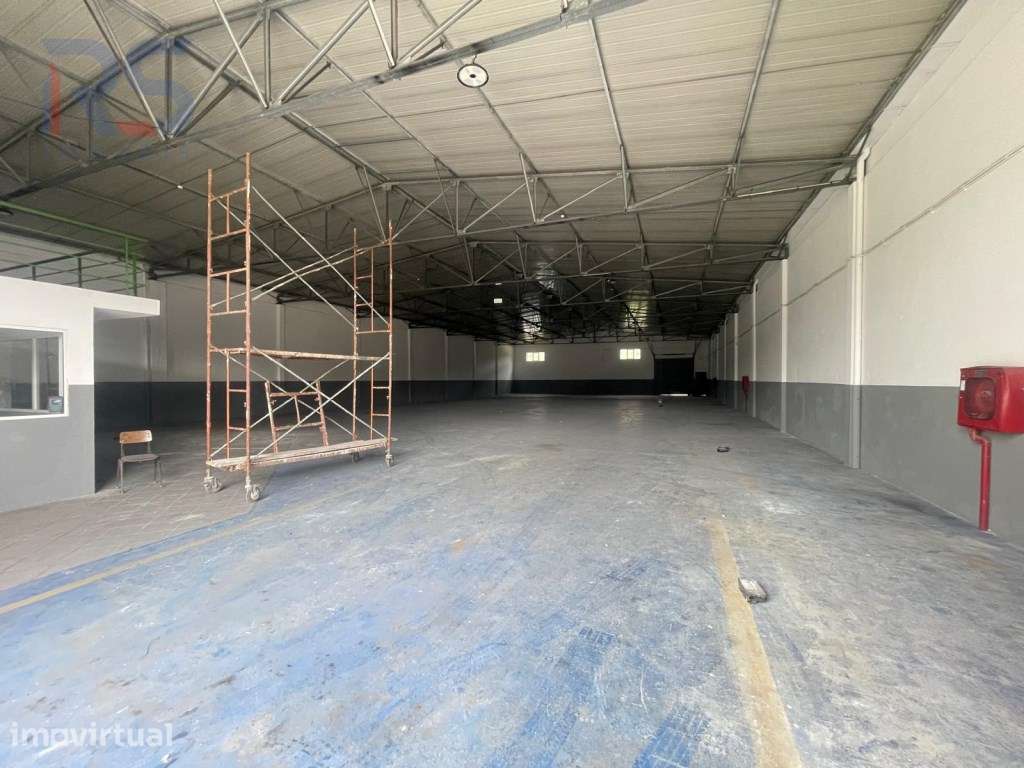 Armazém Industrial 950 m² + Escritórios + Logradouros - Grande imagem: 3/14