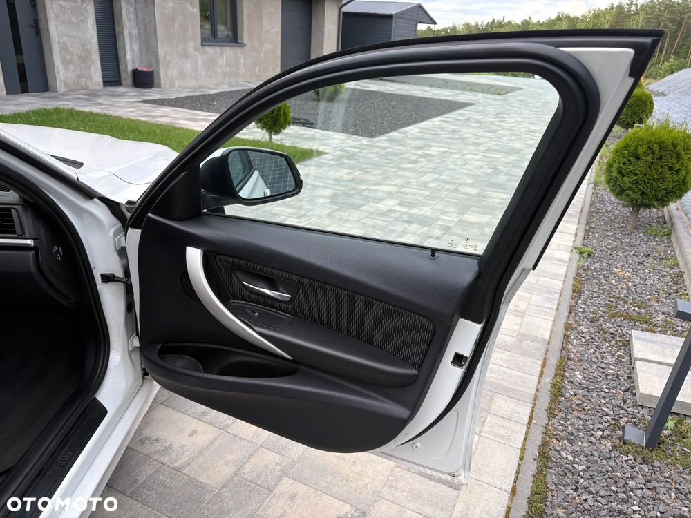 BMW Seria 3 318d Blue Performance Sport Line - 29