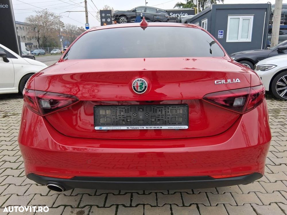 Alfa Romeo Giulia - 5