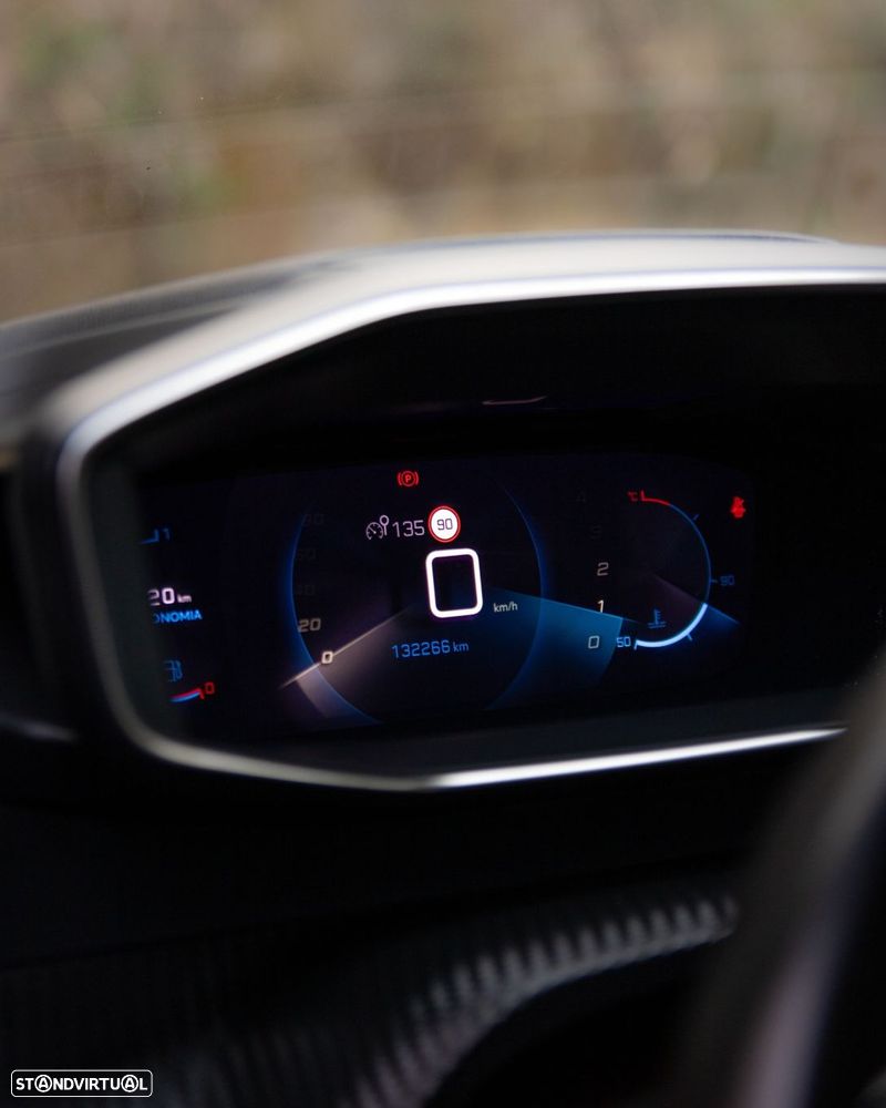 Peugeot 2008 1.2 PureTech Allure Pack - 18
