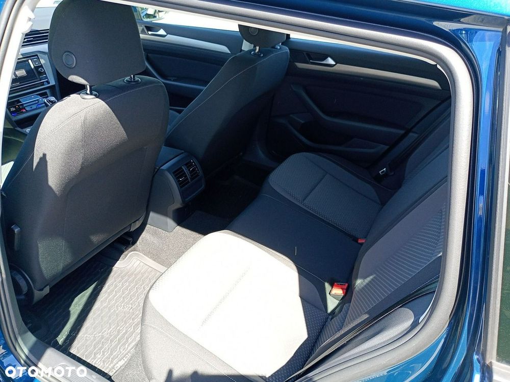 Volkswagen Passat Variant 2.0 TDI EVO Essence - 23