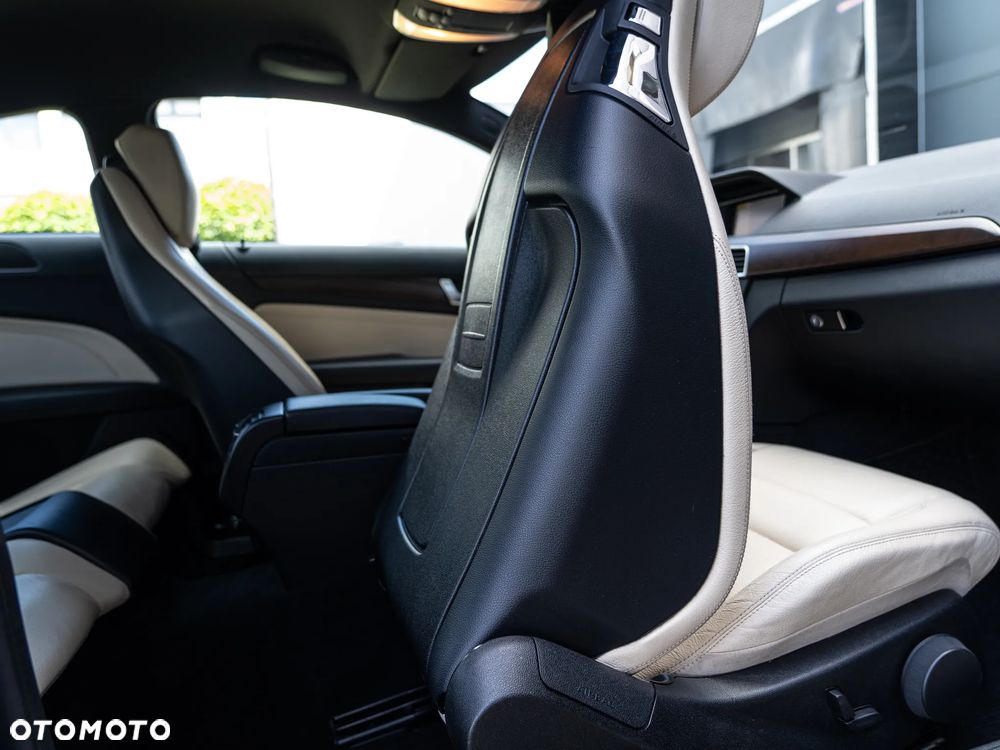 Mercedes-Benz Klasa C 250 CGI BlueEff - 26