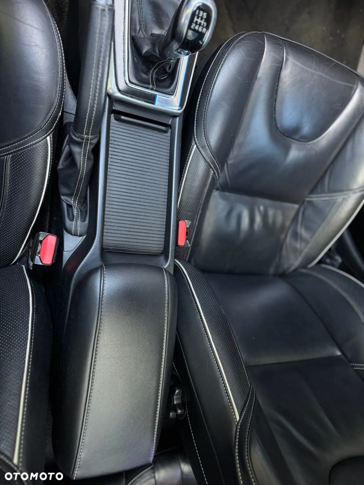 Volvo V40 D4 Drive-E R-Design Kinetic - 29