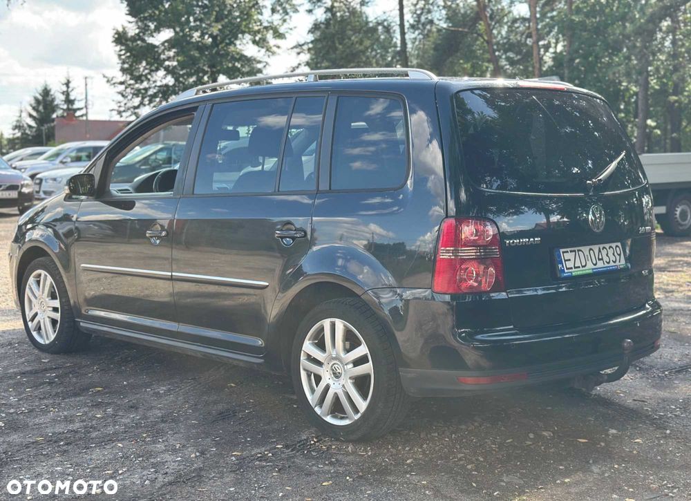 Volkswagen Touran - 4