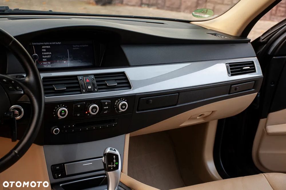 BMW Seria 5 525d - 28