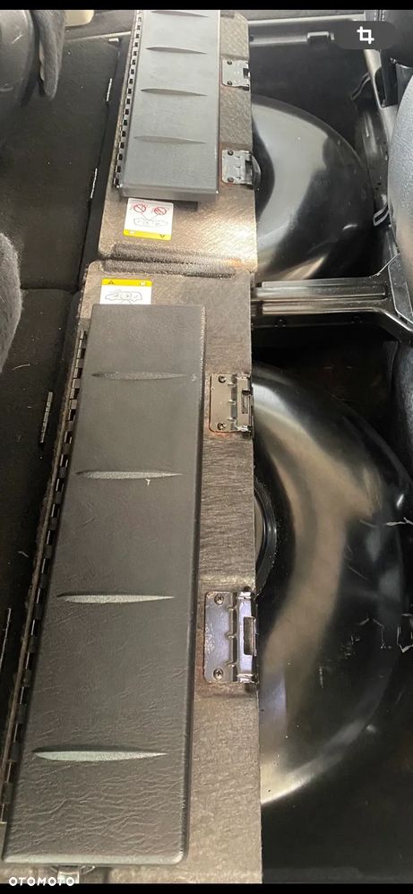 Chrysler Town & Country - 12