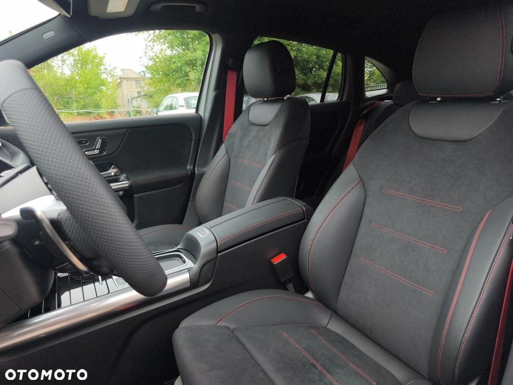 Mercedes-Benz GLA - 13