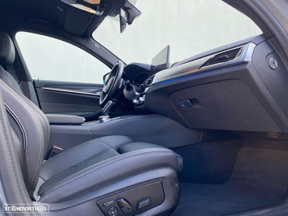 BMW 530 e Pack Desportivo M - 18