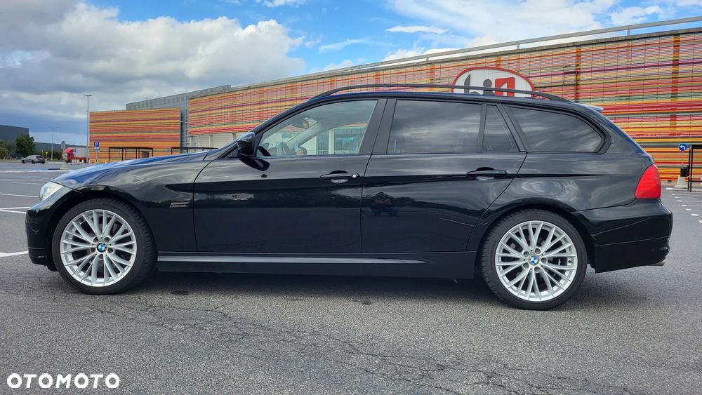 BMW 3 Series 2009 photo 2