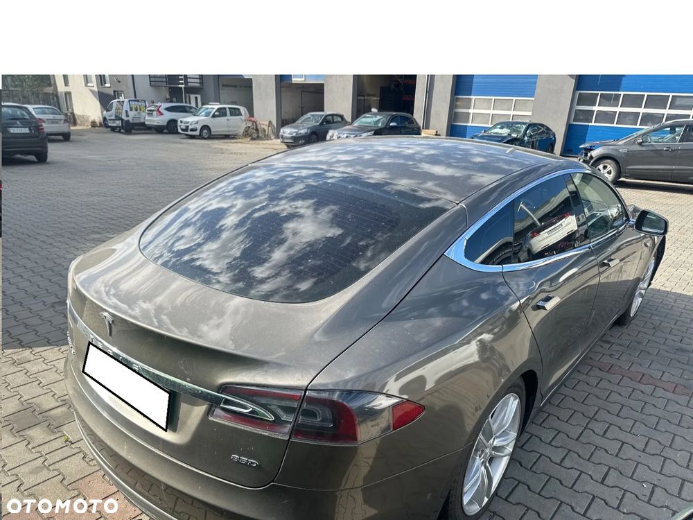 Tesla Model S - 2
