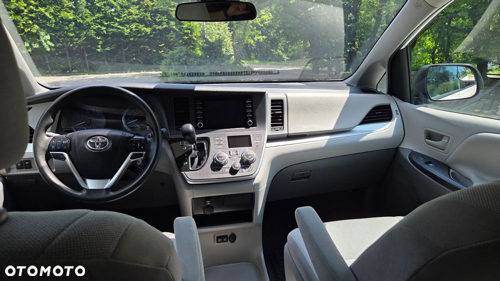 Toyota Sienna - 34