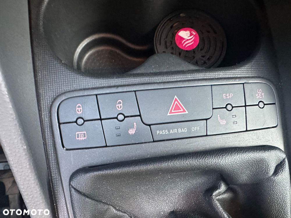 Seat Ibiza SC 1.4 16V Style - 12