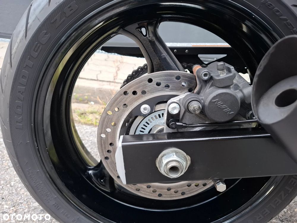 Suzuki GSR - 13